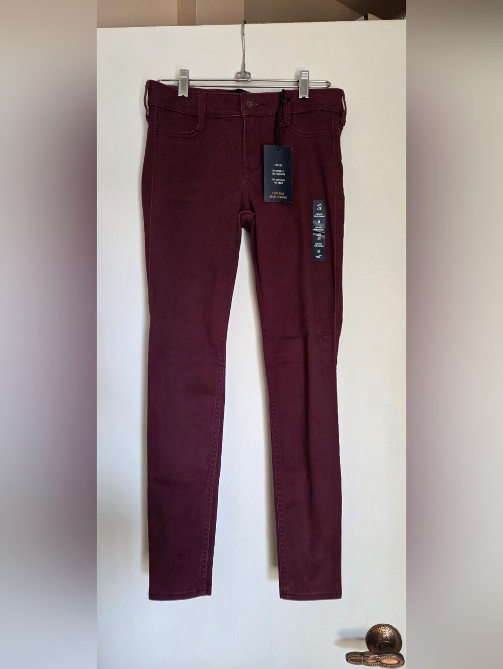 Hollister Stretch LowRise Skinny Jean Leggings in Burgundy, BNWT, Womens 1R/W25.